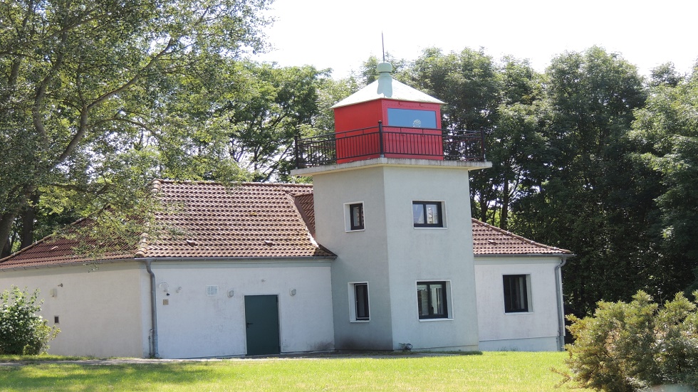 Seitansicht vom Leuchtturm Gollwitz (Author: Kurverwaltung Insel Poel)